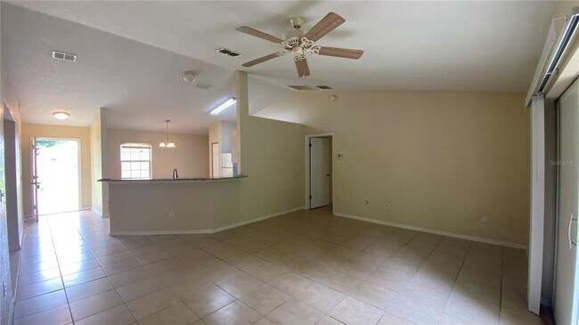 Building Photo - 523 Silver Way Dr
