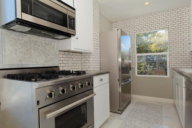 Foto del edificio - 2577 Granville Ave