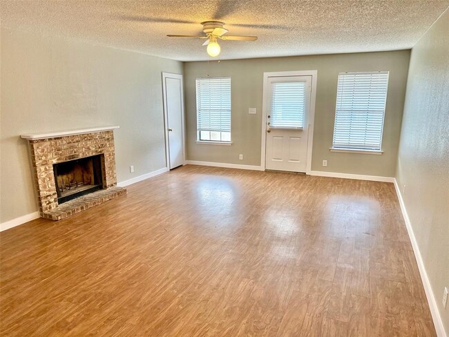 Foto del edificio - 505 Hedgewood Dr