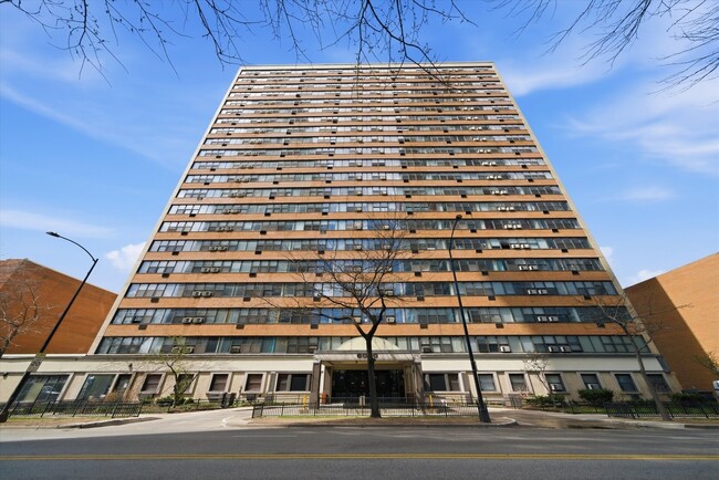 Building Photo - 6030 N Sheridan Rd