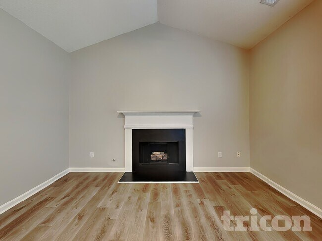 Foto del edificio - 114 Arbor Chase Pkwy