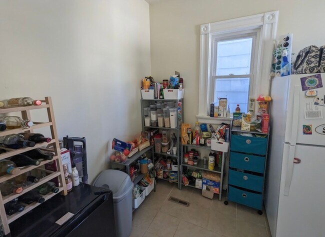 Foto del edificio - 2526 N Frederick Ave