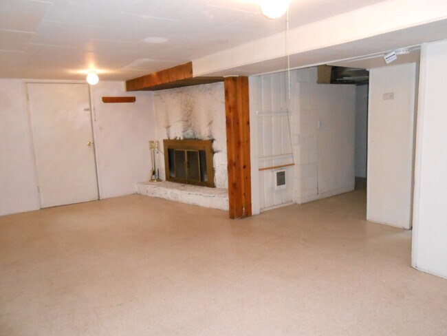 Building Photo - 080-471 Clay Triplex, Bend