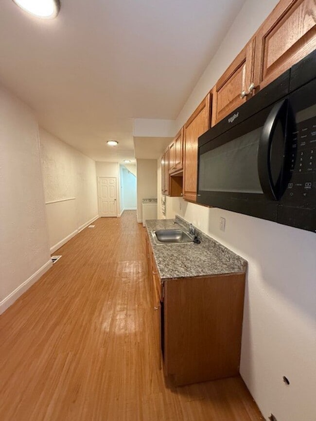 Building Photo - Spacious Home for Rent! W/D! Close to Publ...