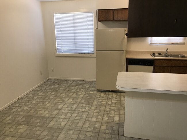 Building Photo - Tempe 3 Bed, 2 Bath Single Story in Cul de...