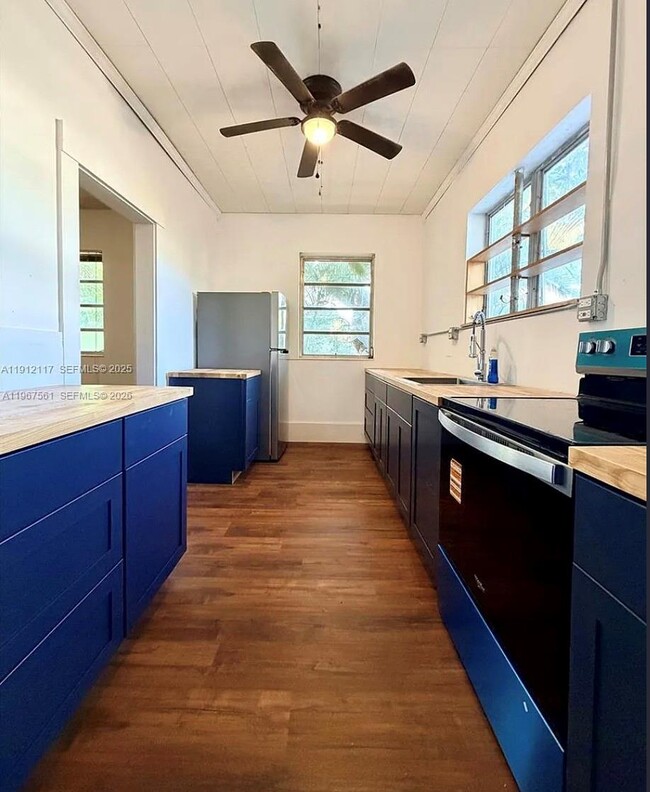 Foto del edificio - 445 SW 24th Rd