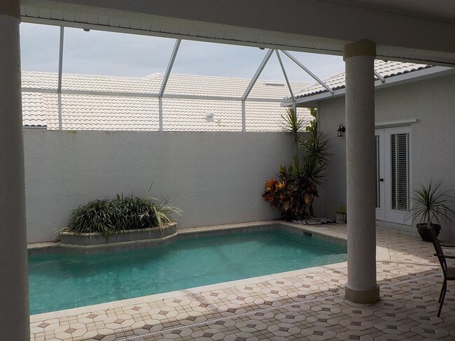 Foto del edificio - 1373 Clubview Ct