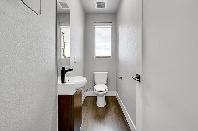 Foto del edificio - $3,175.00 - 2 Bedrooms, 2.2 Bathrooms, Tow...