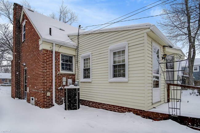 Building Photo - 3 br, 2.5 bath House - 2351 Buckingham Ave