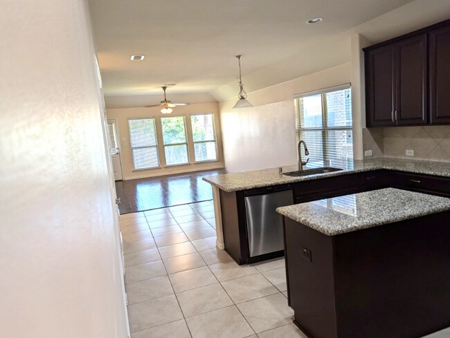 Building Photo - 2671 Calmwood Dr