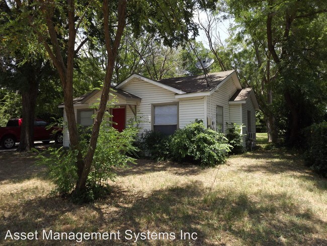 Building Photo - 1524 Lindsey St