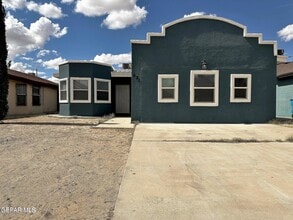Building Photo - 421 Valle del Mar Dr