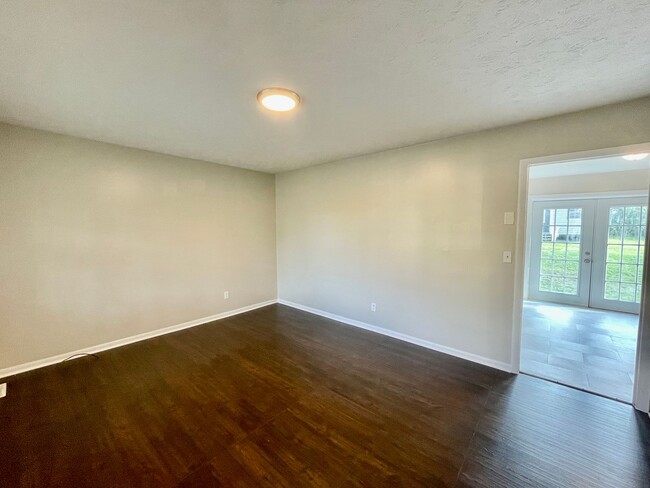 Foto del edificio - 3 bed, 1 and a half bath nest in Fayetteville