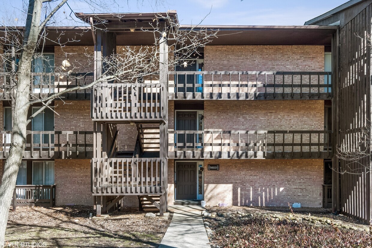 Primary Photo - 5603 Lakeside Dr