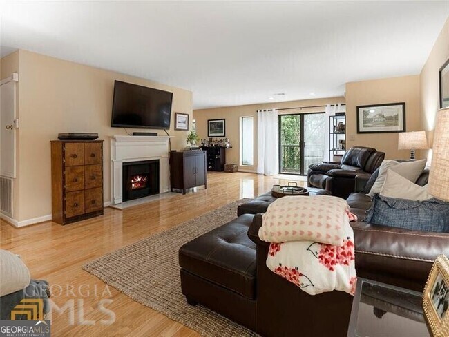 Foto del edificio - 4313 Pine Heights Dr NE