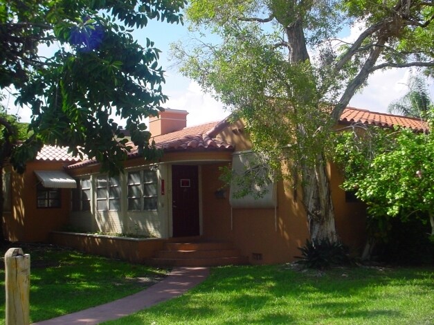 Front of Building - 2005 Jackson St