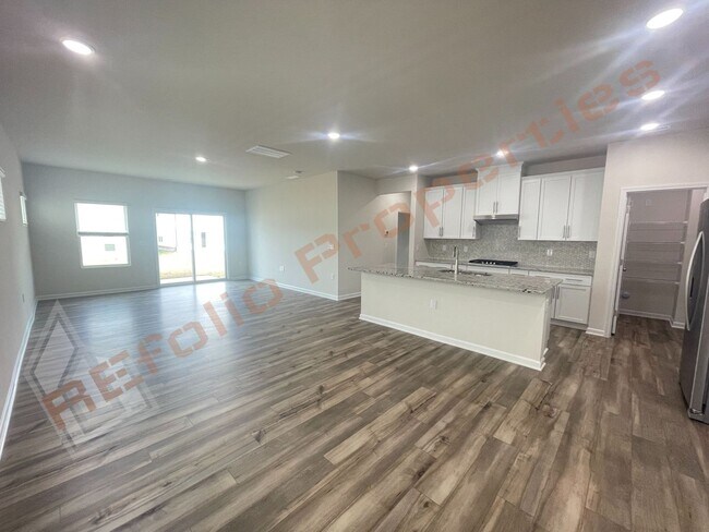 Building Photo - 127 Tourmaline Hl Dr