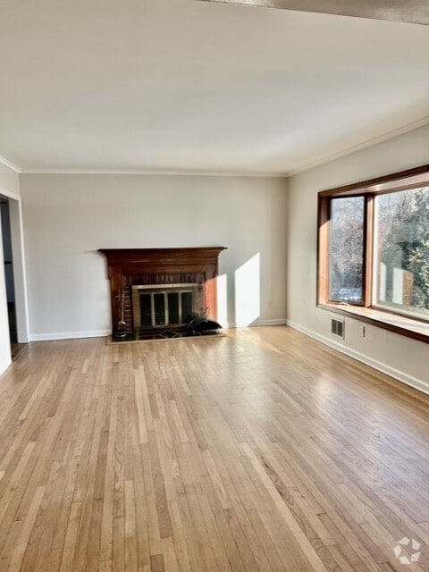Building Photo - 3020 Soundview Dr