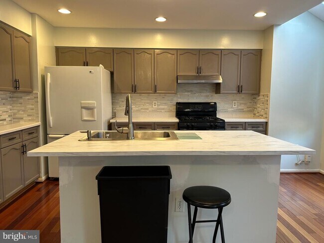 Foto del edificio - 46706 Bullfinch Square
