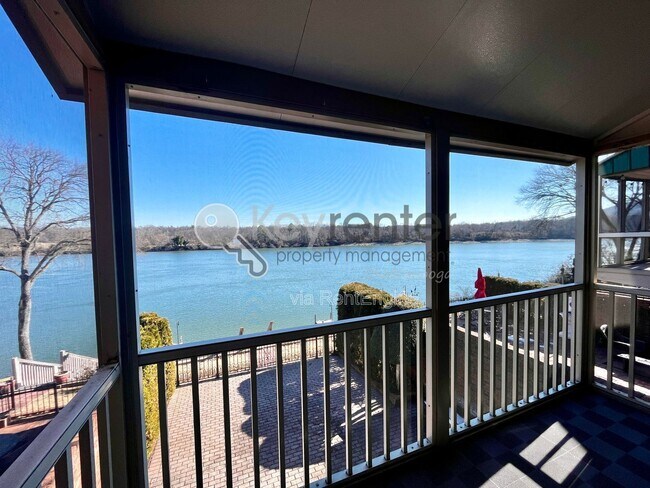 Foto del edificio - 3166 Waterfront Dr