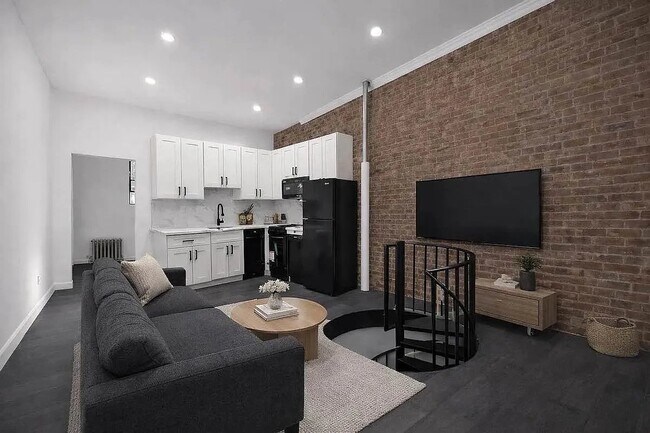 Foto del edificio - 518 E 83rd St