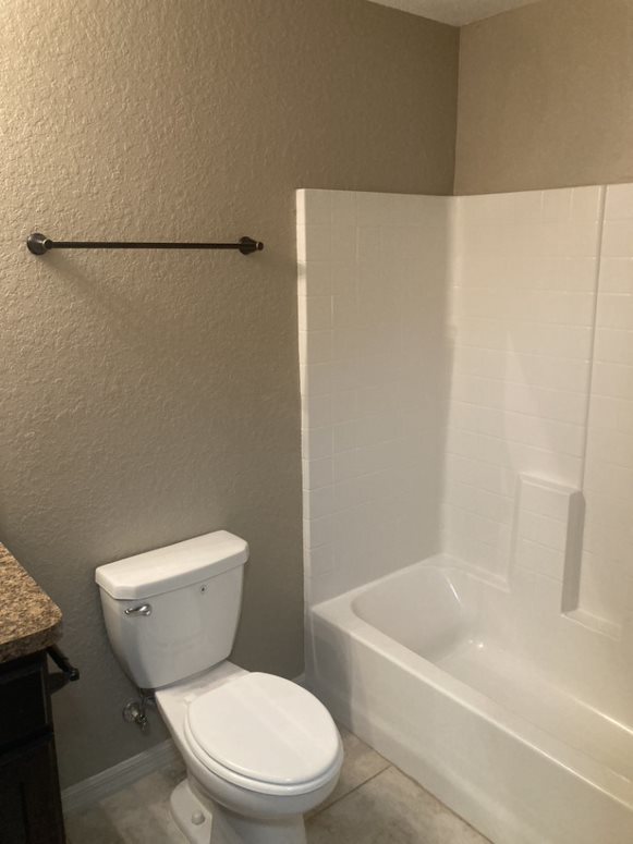 Foto del edificio - Apply for Free and Save $300 on this 3BR/2...