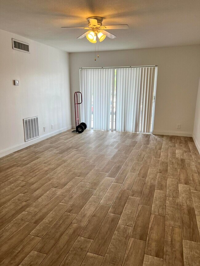 Foto del edificio - 632 NW 13th St