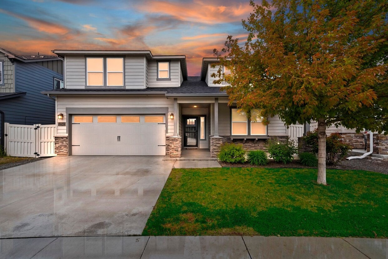 Primary Photo - 4 bedroom, 3 bathroom House in Boise!