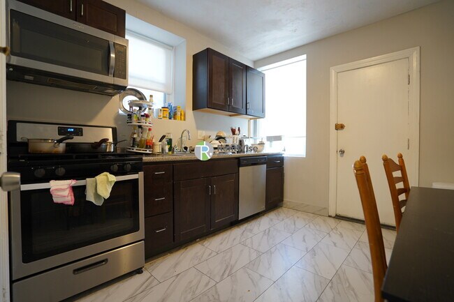 Building Photo - 146 Chiswick Rd