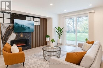 Building Photo - 130 King St