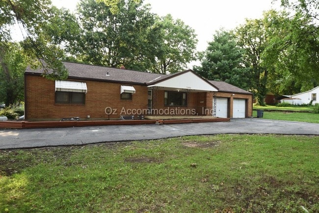 Building Photo - 7402 Blue Ridge Blvd.  Raytown MO 64133
