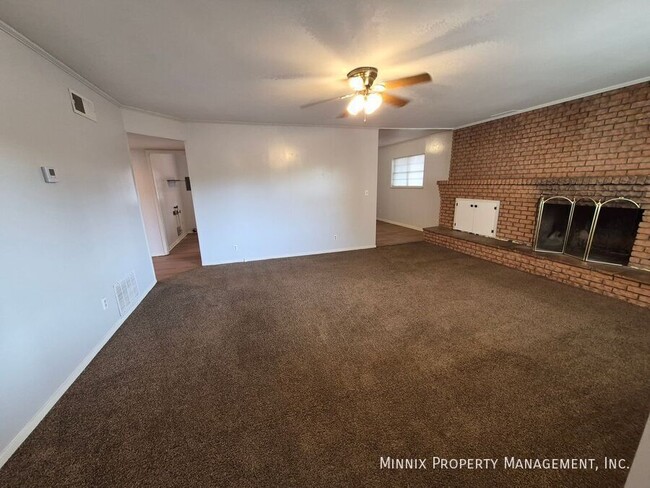 Building Photo - 4226 SW 2nd Ave