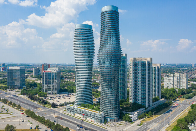 Photo du bâtiment - Absolute World Condos