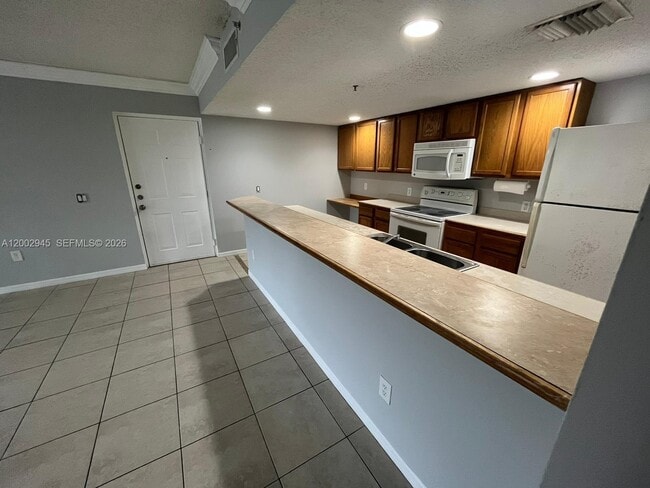 Building Photo - 9907 Westwood Dr