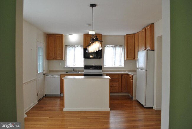 Building Photo - 6566 Marlo Dr
