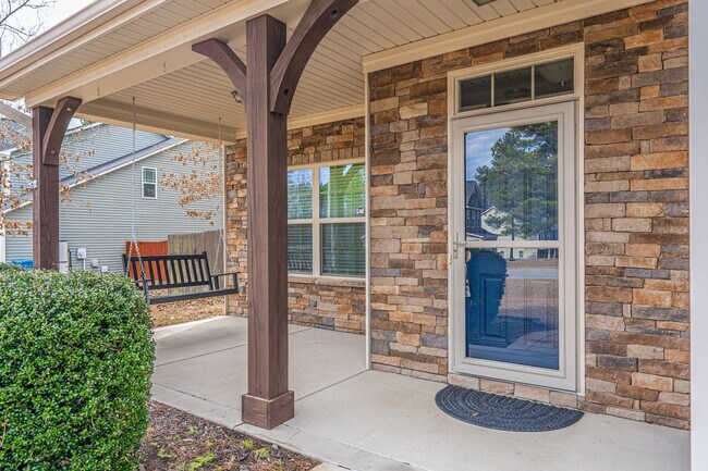 Building Photo - 135 Almond Dr