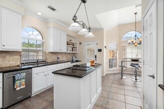 Building Photo - 22007 Crossbrook Dr