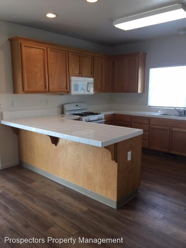 Building Photo - 4 br, 2.5 bath House - 9290 Wren Ave