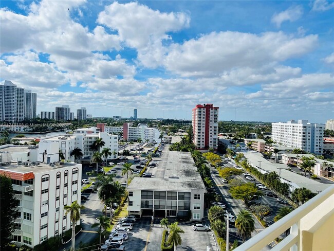 Foto del edificio - 3180 S Ocean Dr