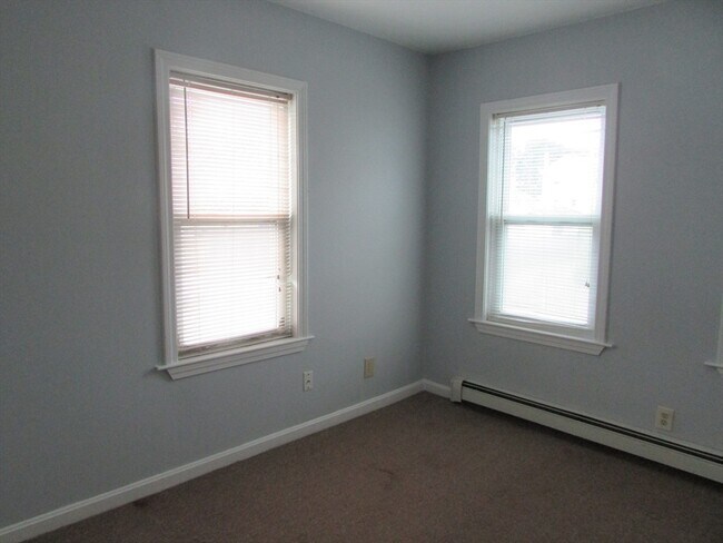 Building Photo - 20 Meadow St