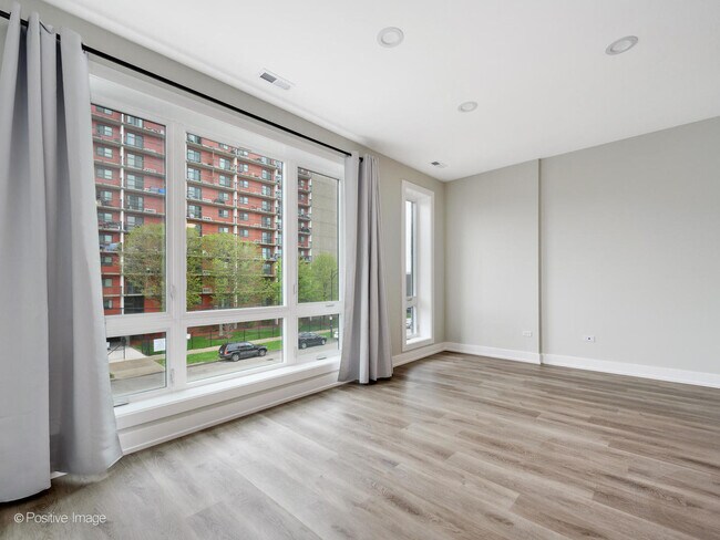 Foto del edificio - 3944 S Indiana Ave