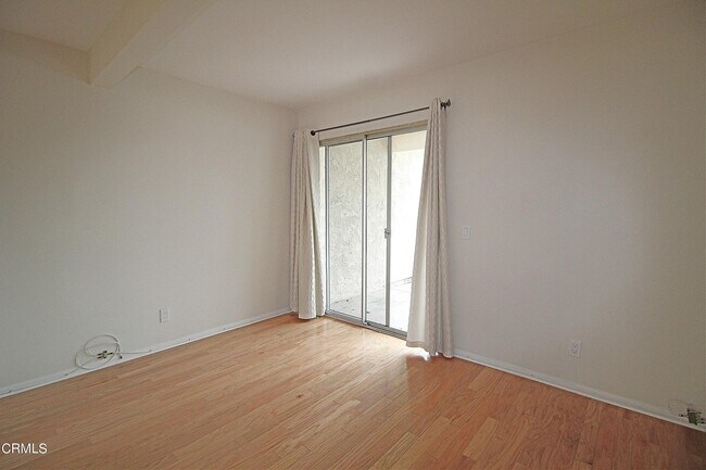 Building Photo - 225 S Ventura Rd