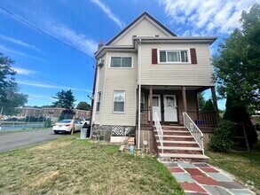 Building Photo - 101 Wyllis Ave