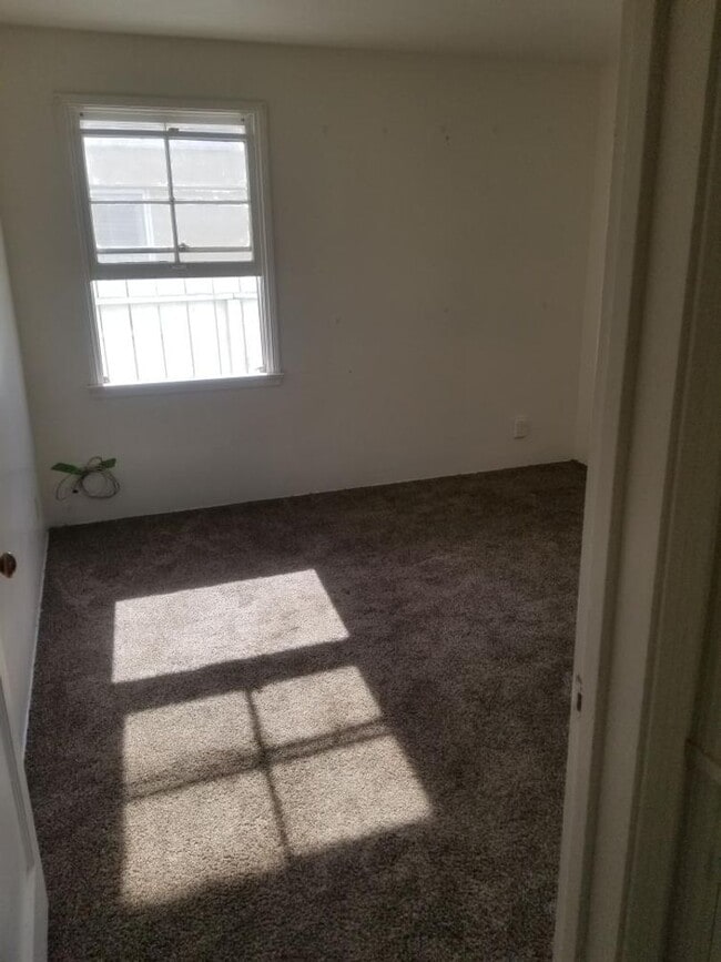 Foto del edificio - 2BD/1BA Bungalow in East Cypress, Santa Ma...