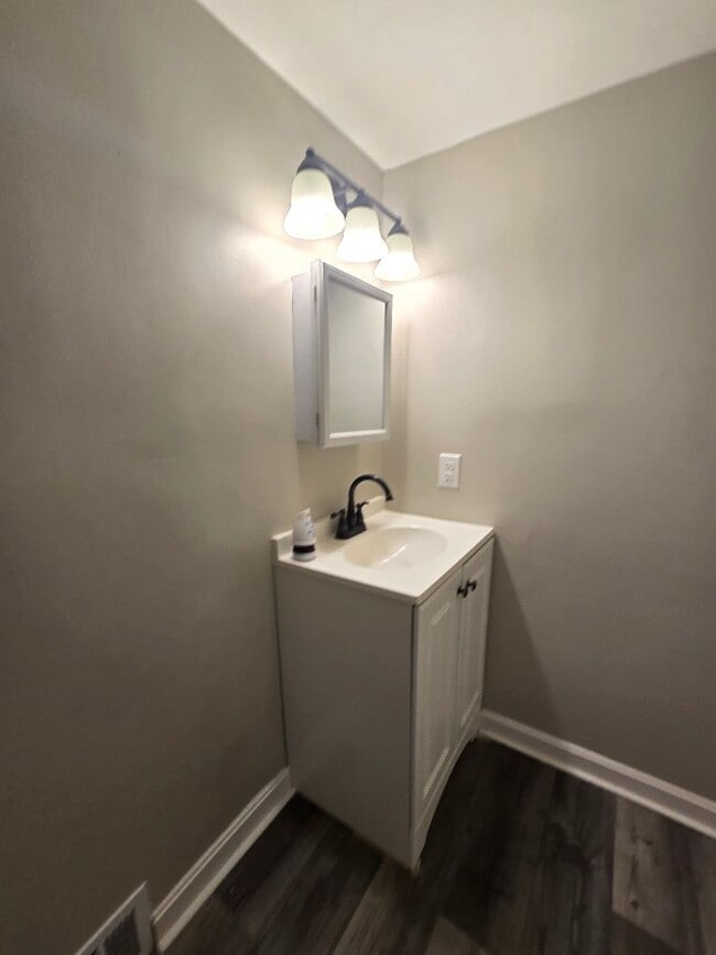 Building Photo - 1411 W North Ave