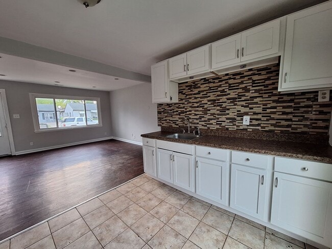 Foto del edificio - Ready to be your next home!  Three bedroom ranch is beautiful Roseville