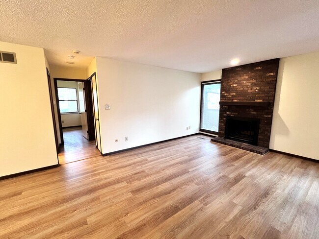 Foto del edificio - 2309 Melrose Dr