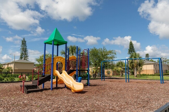 Building Photo - The Park at Rialto