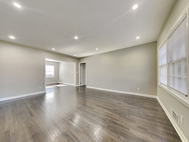 Building Photo - 425 Lindbergh Dr NE