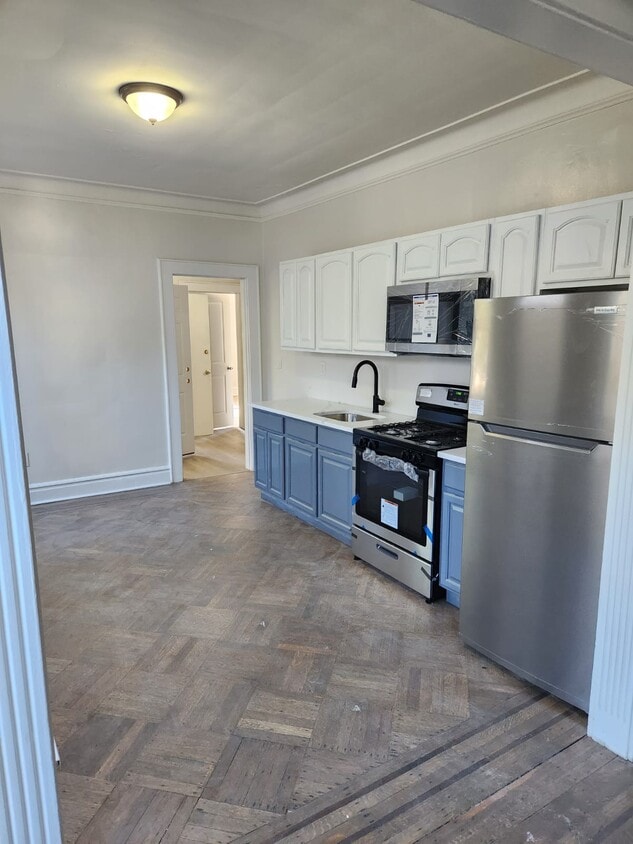 Kitchen - 212 Custer Ave